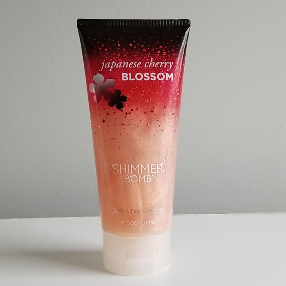 Bath and Body Works Shimmer Bomb jap. Cherry